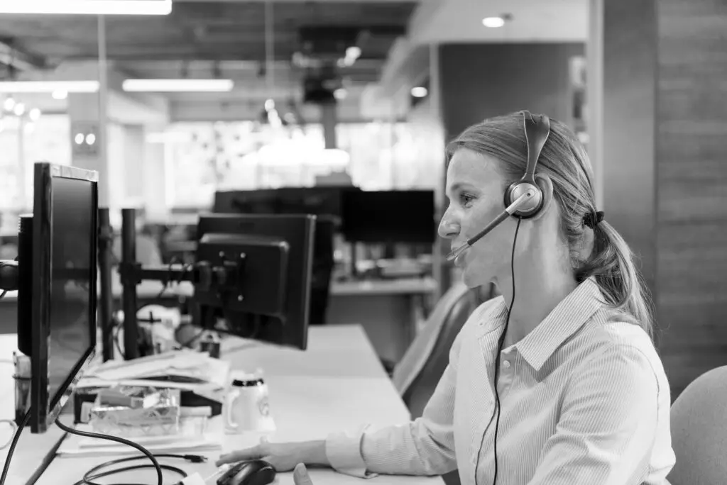 female support phone operator